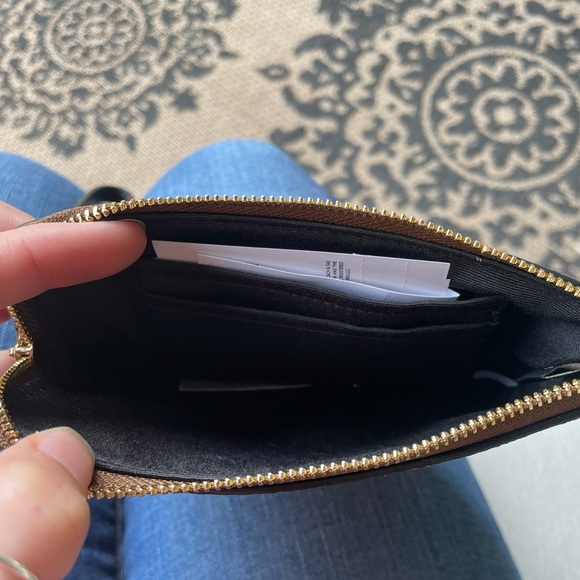 Never been used coach corner zip leather wristlet - Picture 3 of 4